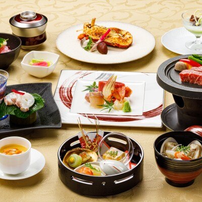和食コースは年配ゲストも食べやすい和の膳。お箸で召し上がっていただきます。