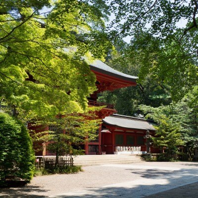 元禄13年に造営された香取神宮の楼門は、重要文化財。楼上の額は東郷平八郎の筆