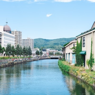 観光地としても人気の小樽運河に位置。挙式後は両家で散策を楽しんでもいい思い出に<br>【外観】外観