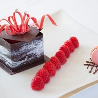 <br>【料理・ケーキ】ホテル日航アリビラシェフが最大限のおもてなし