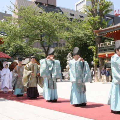 江戸三大祭で知られる「神田祭」が有名。日本の結婚式を体験したい方に。<br>【挙式】近隣神社での神前式