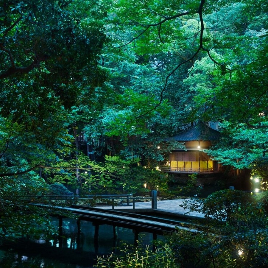 徳川慶喜公が、京の名作庭師・小川治兵衛に造らせた当時の面影が今も残る日本庭園