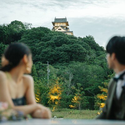 最後の城主・成瀬氏の子孫が近年まで所有していた犬山城は過去と現在を繋ぐ特別な場所<br>【庭】開放的で緑豊かなガーデン