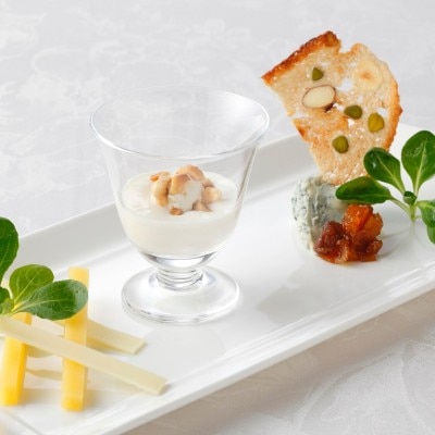 チーズの一皿<br>【料理・ケーキ】【特別メニュー：ピエール・ガニェール】ミシュラン3つ星シェフとして名高いシェフがプロデュース