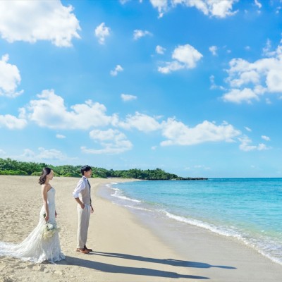 <br>【庭】沖縄随一の海の近さ！プライベート感あふれる白砂のビーチが目の前に広がる