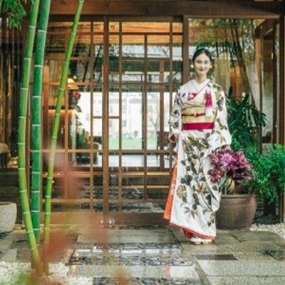 <br>【ドレス・和装・その他】フォトジェニックな施設内はもちろん、歴史や文化あふれる京都の街並みの中、前撮りを楽しんで