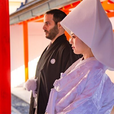 末永くつづくふたりの幸福を願い、神職が奏上する祝詞により儀式は厳かにはじまる<br>【挙式】日本古来の衣装に身を包み臨む神社挙式