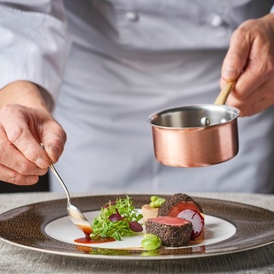 <br>【料理・ケーキ】フランス料理の世界大会で第3位を受賞した料理長が贈るおもてなし◆全会場にキッチンを併設するこだわり
