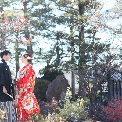 新緑や紅葉が四季を彩る日本庭園は、前撮りやフォトウエディングにもおすすめ<br>【庭】庭