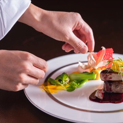 「ふたりに代わってゲストをおもてなししたい」と、真心を込めたフランス料理を提供<br>【料理・ケーキ】こだわりぬいた真心のフランス料理