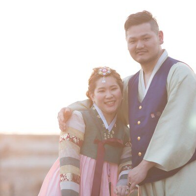 新婦様が韓国と日本のクォーターであるため、民族衣装である、チマチョゴリ・パジチョゴリを召したお二人♪