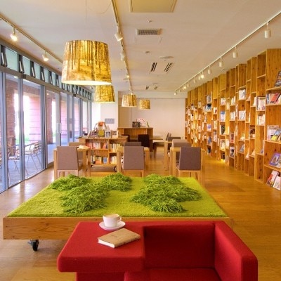 本で寛ぐリゾートライフをテーマに、約5000冊の本が並ぶBOOKS&amp;CAFE<br>【付帯設備】付帯設備