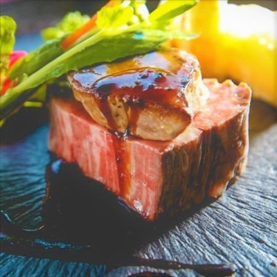 「RED U-35」でシルバーエッグを獲得したシェフの美食が好評（イメージ）<br>【料理・ケーキ】料理を担当する専属シェフは、日本最大級のコンペティションで受賞経験をもつ実力派