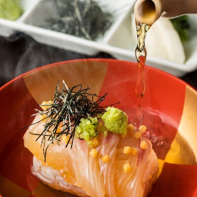 <br>【料理・ケーキ】ホテル厳選食材を使用したフレンチまたは和懐石よりセレクト可能