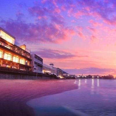 葉山の海に佇むデザインホテル<br>【外観】ナイトパーティー