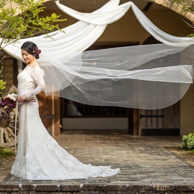 光・緑・風。自然美が移ろうガーデン撮影は写真映えもひときわ、美しいショットの連続<br>【ドレス・和装・その他】絵になる空間でとっておきのウエディングフォトを