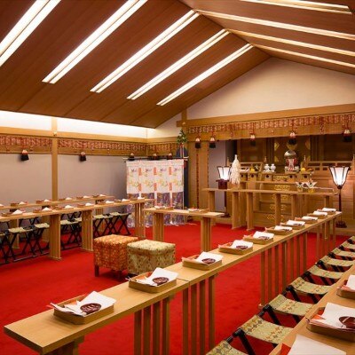古式ゆかしい日本の美意識が息づく厳かな雰囲気は、都心であることを忘れてしまうほど<br>【挙式】神殿／：着席～40名