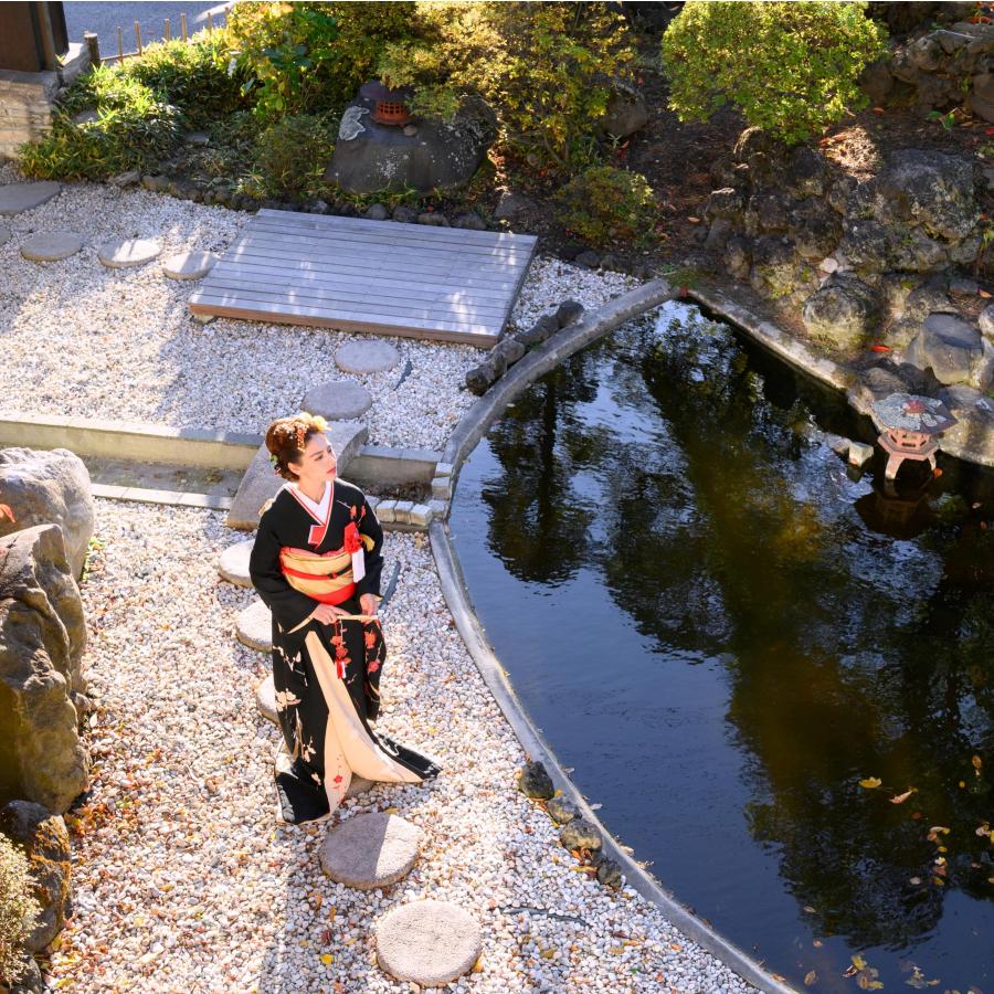 新緑や紅葉が四季を彩る日本庭園は、前撮りやフォトウエディングにもおすすめ