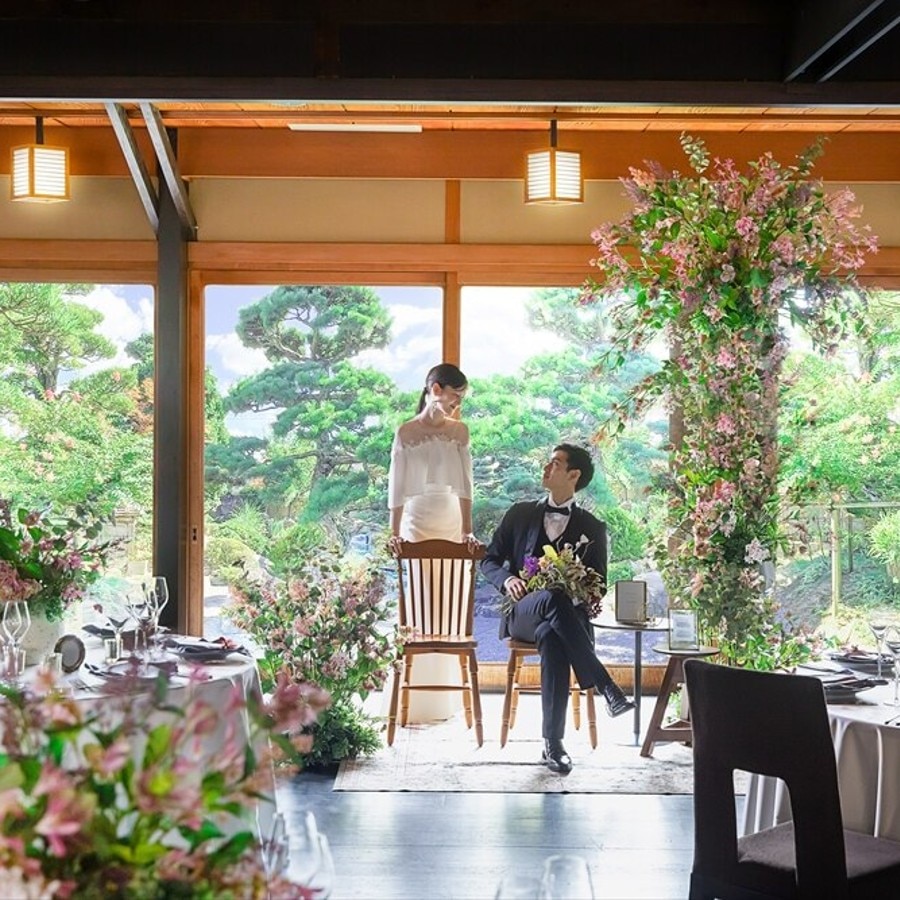 会場から1000坪の日本庭園を一望。四季の表情と建築美が響きあう心潤す宴がかなう