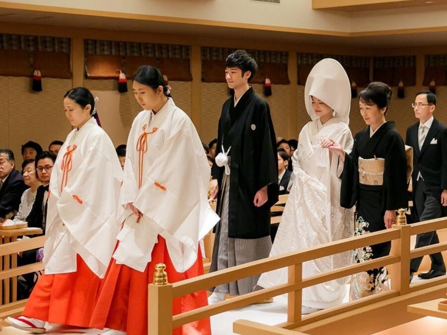 挙式 厳かな太鼓橋を備えた古式豊かな神殿 全天候型館内神殿 １００名利用可能 のフォト 写真15枚 八芳園 マイナビウエディング