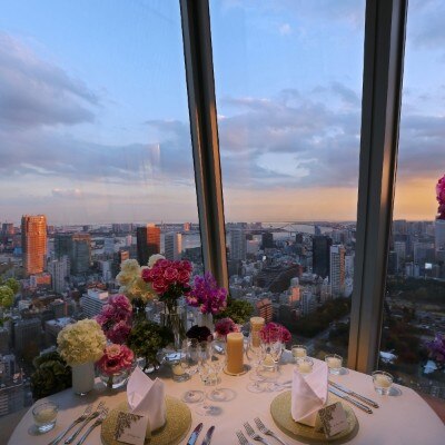 東京タワーの展望台より高い地上180ｍ！　特別な景色で、ゲストへサプライズを<br>【披露宴】東京タワーを目の前に、ゲストとの距離が近くアットホームなパーティがかなう【着席～83名】