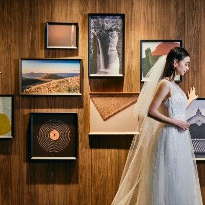 館内には花嫁が美しく映える撮影スポットが満載。どこを切り取っても絵になる一枚に<br>【付帯設備】上質なホスピタリティを感じる充実した館内設備