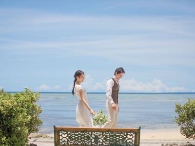 チャペルの中も外もフォトスポットの宝庫。挙式と撮影がセットになったプランは必見！