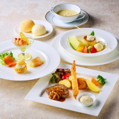 お子様料理も大人と同じコース仕立てでお召し上がりいただけます<br>【料理・ケーキ】ケーキ・デザート・キッズメニュー・ウエルカムドリンク