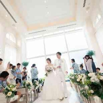 沖縄の青い空、青い海に包まれるご結婚式をご希望くださったおふたり♡大切なゲスト様を沖縄に招いて、ご結婚式だけでなく滞在中も沖縄を楽しまれました！