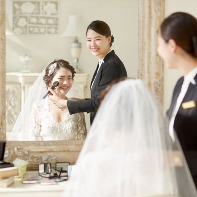 当日サイズ直しできるドレスや肌にやさしいメイクなど、マタニティの花嫁への配慮も<br>【付帯設備】マタニティ婚・キッズ婚にも対応！