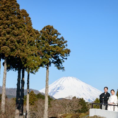 2月の富士山。冬は空気が澄んでいるので富士山を綺麗にご覧いただけます！<br>【庭】45000坪の緑いっぱいの庭園(四季折々の表情をお楽しみ下さい)