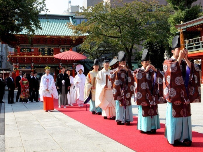 神社結婚式がかなう結婚式場特集 神社挙式の申し込み方法や神社の選び方 先輩カップルの実例などご紹介 マイナビウエディング