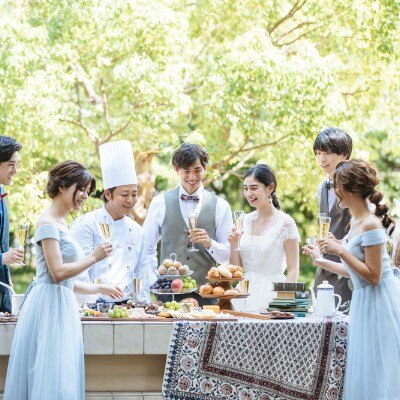 調理パフォーマンスも披露されるテラスキッチンでは、シェフとの会話も楽しめる<br>【料理・ケーキ】料理・ケーキ