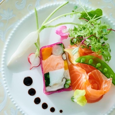 <br>【料理・ケーキ】フランス料理の世界大会で第3位を受賞した料理長が贈るおもてなし◆全会場にキッチンを併設するこだわり