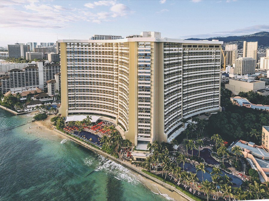 ワイキキの一等地に佇む、 ハワイで愛される名門ホテル