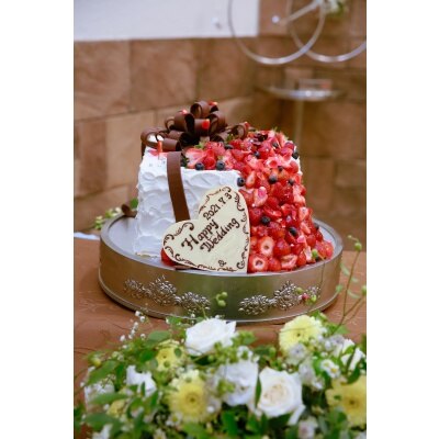 プレゼントブボックス型のオリジナルウェディングケーキ<br>【料理・ケーキ】ウェディングケーキ