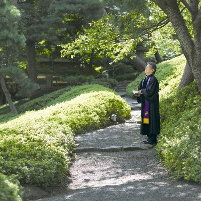 牧師による、ひと組ひと組異なるおふたりだけの想いを載せたお言葉<br>【挙式】1万坪の日本庭園に佇む独立型チャペル【ガーデンチャペル】（～８０名利用可能）
