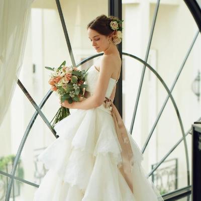 自社衣装「ル・シェノン」の新作ドレス。上質素材×サテンリボンで大人カワイイ花嫁に