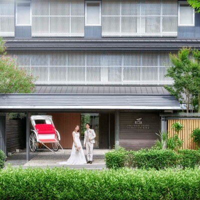 <br>【外観】京都の結婚式場を印象づける門構えと広々とした敷地