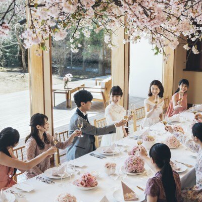 ②Sakura/大切なゲストともに、桜の下でお花見気分の祝宴を