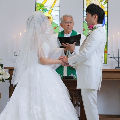 新郎新婦は、牧師の問いかけに対し答える形で、結婚を誓約します。