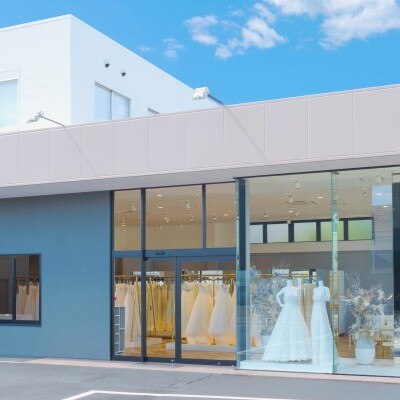 専属ドレスショップ「L’ALLURE」の直営店が、会場から徒歩1分の場所に！<br>【付帯設備】【ヒカリフルコート】付帯設備