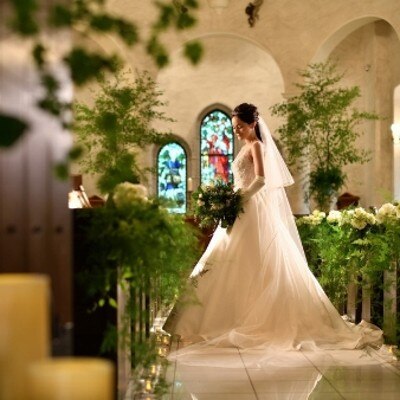 【ヴァーツラフ教会】白亜のチャペルが花嫁姿をより美しく引き立てる・・・