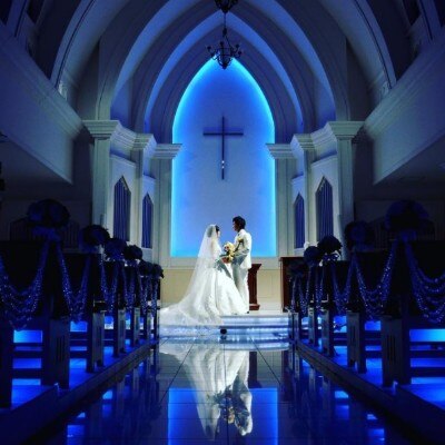 聖母マリアの象徴である青色を結婚式に取り入れる『サムシングブルー』で幸福な花嫁に