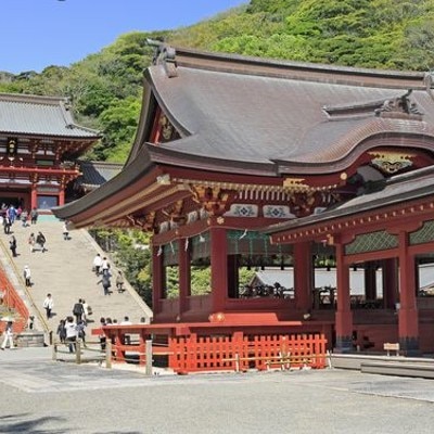 鶴岡八幡宮全体<br>【ドレス・和装・その他】【由緒ある神社での神前式】近隣の神社（森戸神社・鶴岡八幡宮）での神前式もご案内！ 