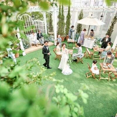 <br>【庭】アフターセレモニーはルーフトップガーデンで素敵な瞬間を！