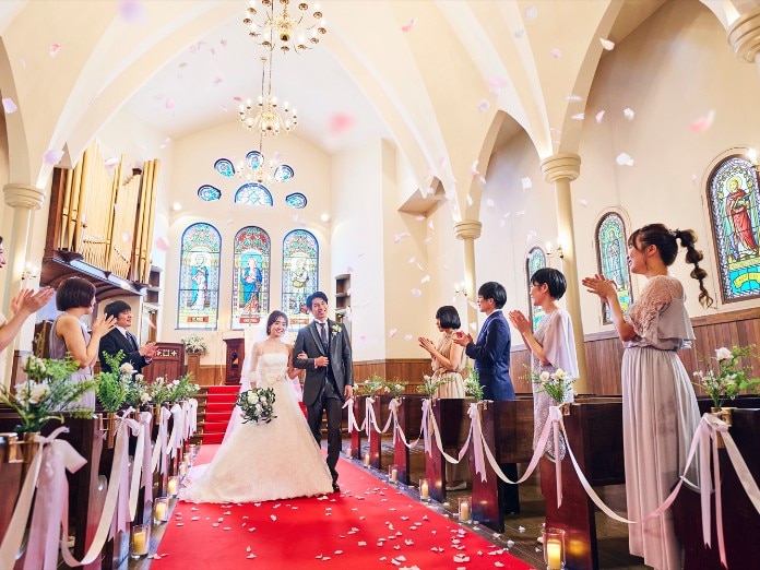 夫婦になったふたりに祝福の花びらが降り注ぐフラワーシャワーで最高のフィナーレを！