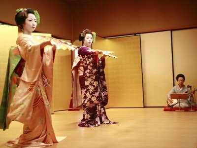 披露宴に舞妓さんを呼ぶことも可能。京都らしい優雅な演出にゲストも喜んでくれそう