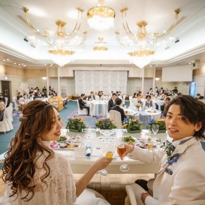 <br>【披露宴】【ステラ（着席／2〜250名）】シャンデリアが印象的なフロア貸切バンケット<br><a href='/sp/wedding/people/3181/13613/' class='link2'>この先輩カップルの体験レポートを見る</a>