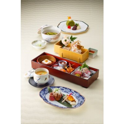 <br>【料理・ケーキ】&lt;日本料理&gt;四季を重んじ、素材を活かす。旬の味を愛でる豊かなひとときを